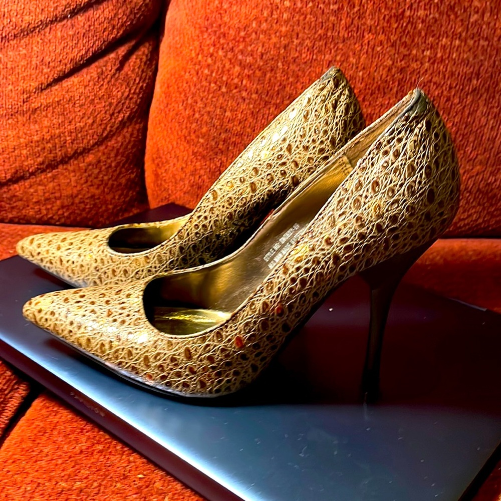 Dollhouse 4” spiked heels in rich brown & beige with copper accents Size 6